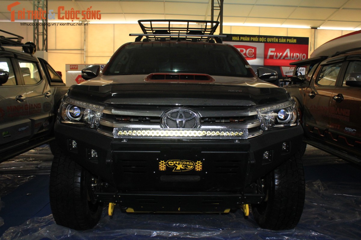 Toyota Hilux voi goi do 600 trieu 